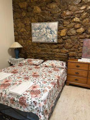 The -300 -A Centrally Located Heritage Home Sparta Exterior foto
