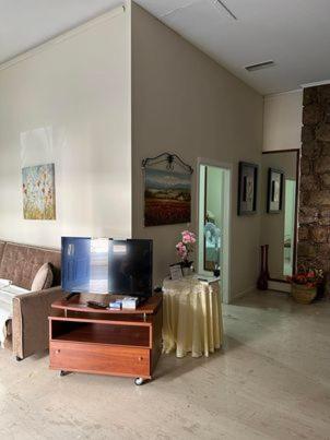 The -300 -A Centrally Located Heritage Home Sparta Exterior foto