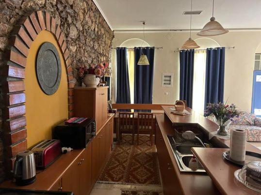 The -300 -A Centrally Located Heritage Home Sparta Exterior foto